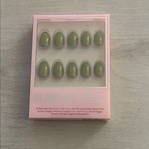 Glamnetic Green Press-On Nails Set